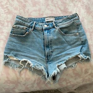 Zara Mid Rise Denim Shorts - size US 6